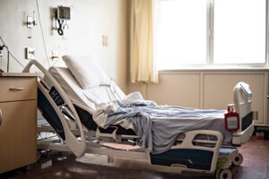 A Hospital room with beds and comfortable medical equipped