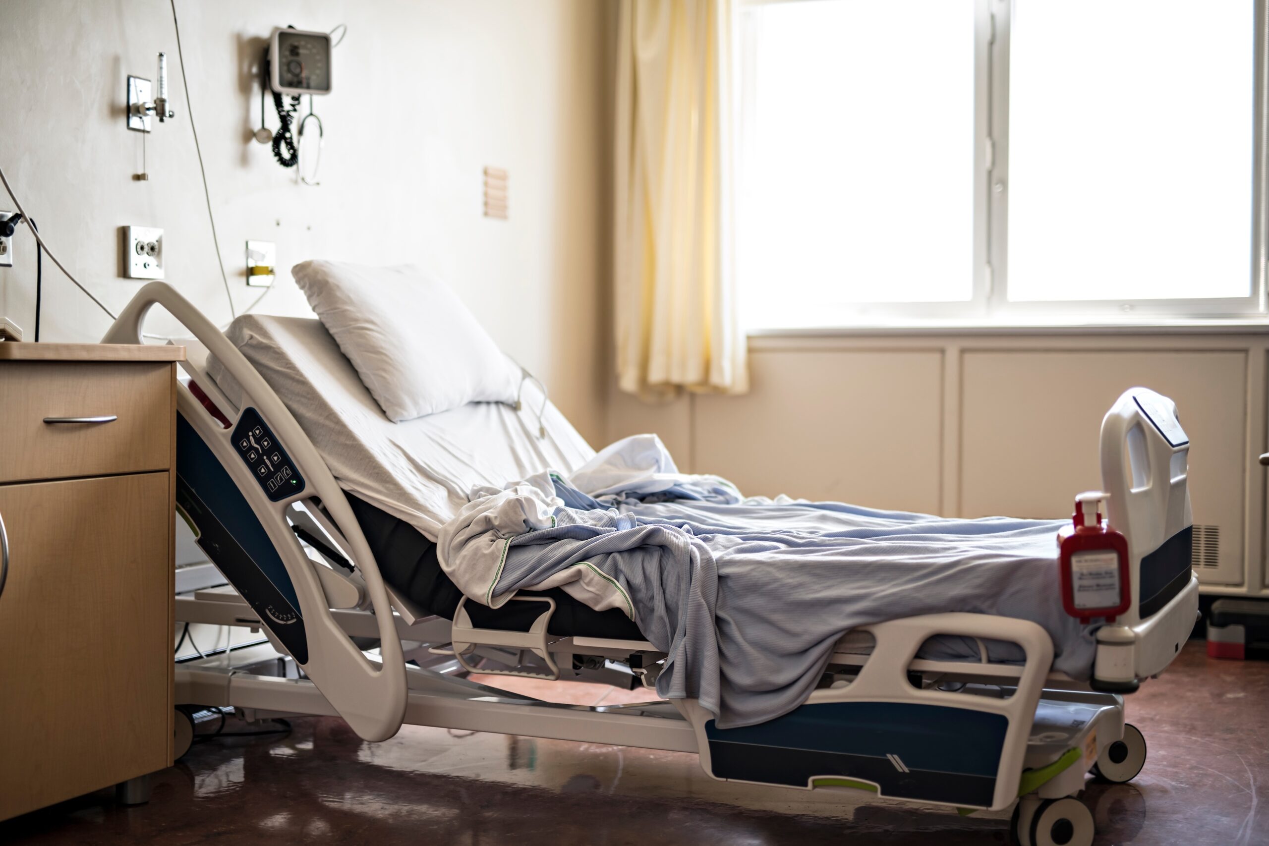 A Hospital room with beds and comfortable medical equipped